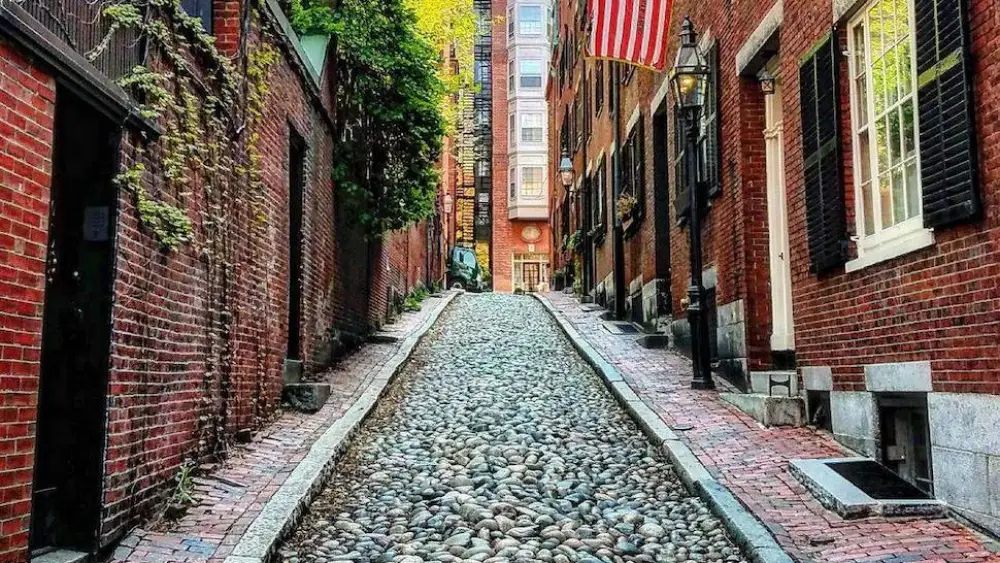 Discover Historic Boston: Day Trips from Harvard House